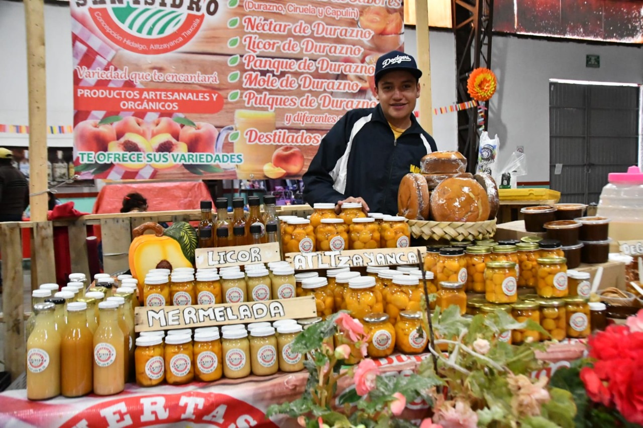 Con artesanías de Huamantla y la región quedó instalado el pabellón artesanal en el recinto ferial